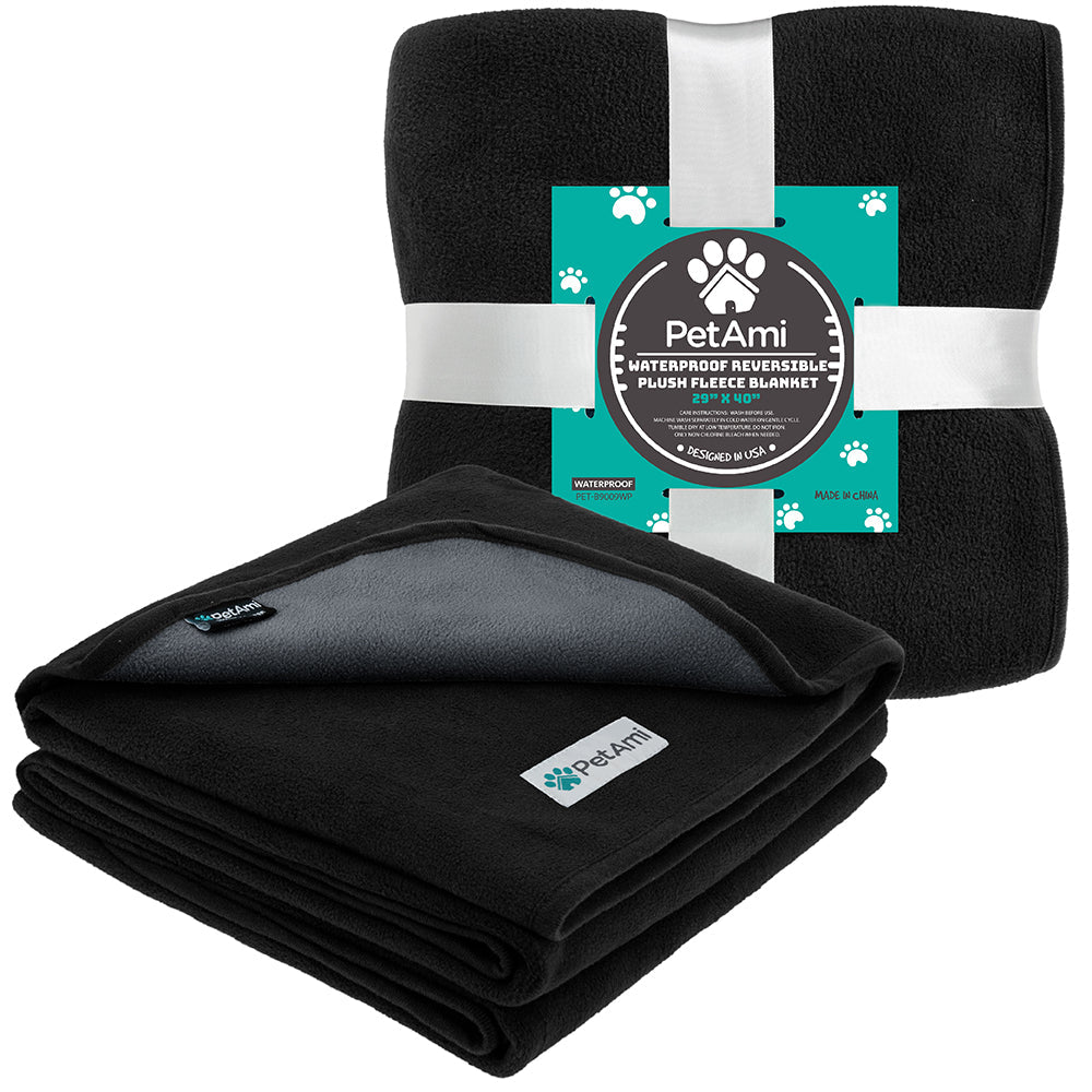 Machine washable waterproof pet blanket with cozy fleece lining and leak-proof layer